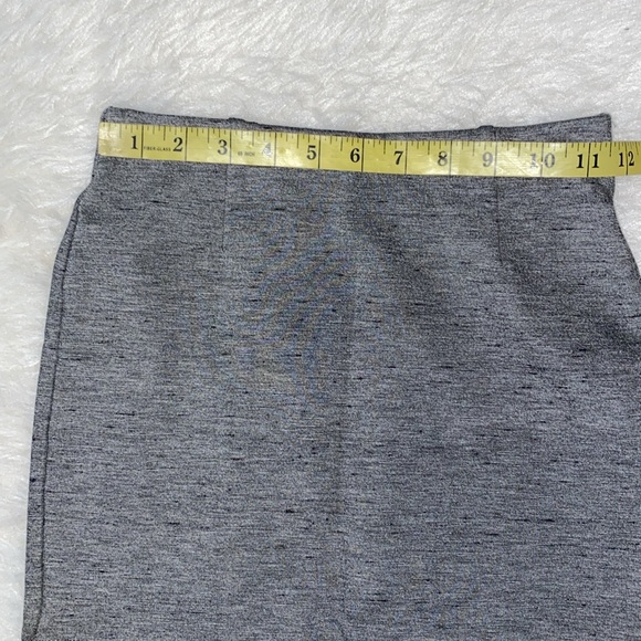 Wilfred Aritzia Skirt- Pencil Damask Lace textured stretch-Side Zippers - Picture 6 of 8